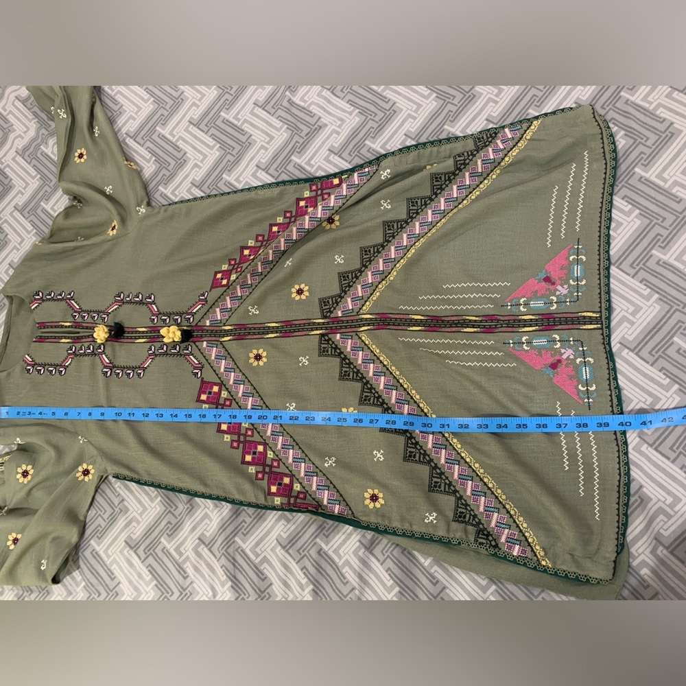 Embroidered 2 pc winter dress - Picture 13 of 13